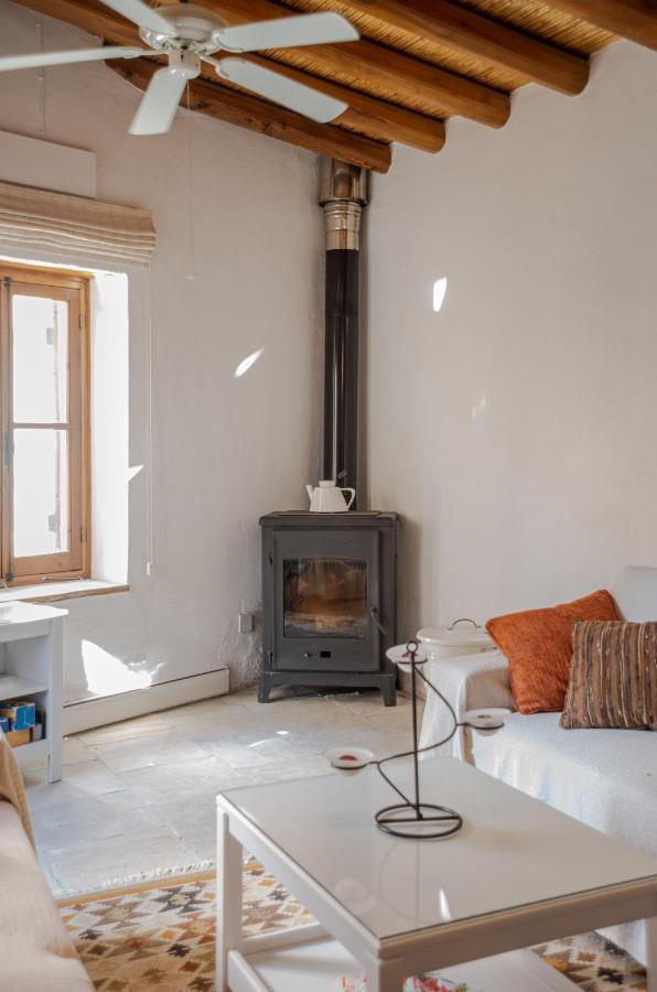 The Carob Tree Villa - Rustic Luxury Home With Access To Pool And Restaurant Ларнака Екстер'єр фото